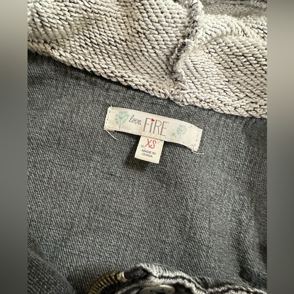 Cropped Jacket - Picture 2 of 9